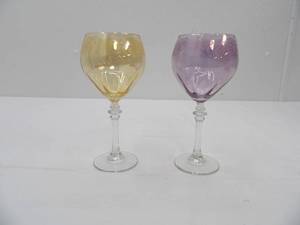lot 637 image: Amber , Purple colored wine glasses(2)