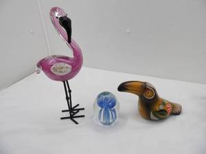 lot 661 image: Hand-Blown Pink Flamingo Figurine, Mexican Talavera Ceramic Tucan Figurine, Dynasty Gallery Jellyfish Glass Paperweight