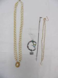 lot 664 image: Jewelry Lot