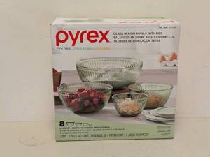 lot 9 image: NEW PYREX GLASS MIXING BOWLS W LIDS 8PC.