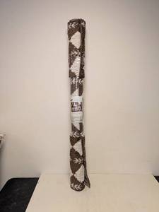 lot 132 image: NEW THRESHOLD AREA RUG (5x7) BROWN AND WHITE PATTERNED