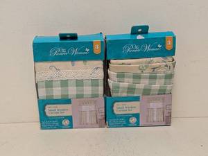 lot 158 image: NEW (2) THE PIONEER WOMAN SMALL WINDOW CURTAIN SET 3PCS.