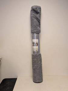 lot 126 image: NEW THRESHOLD AREA RUG (5x7) GRAY SHAG