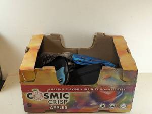 lot 179 image: NEW ASSORTED LUNCH AND CARRYING BAGS