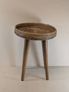 lot 198 image: THRESHOLD ROUND NATURAL WOVEN ROUND ACCENT TABLE