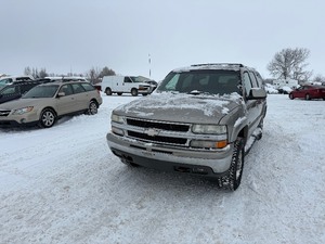 lot 8 image: 2000 Chevrolet Suburban 2500