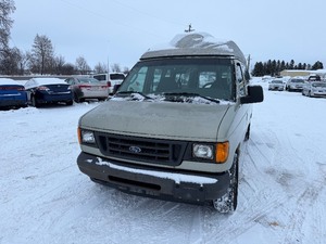 lot 19 image: 2004 Ford E150