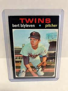lot 20 image: 1971 Topps Bert Blyleven RC