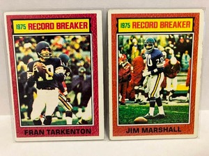 lot 37 image: 1976 Topps Fran Tarkenton and Jim Marshall