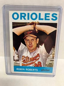 lot 169 image: 1964 Topps Robin Roberts