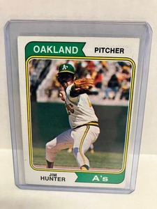 lot 172 image: 1972 Topps Jim Catfish Hunter