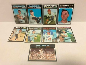 lot 201 image: 1971 Topps Baseball - Nine Cards