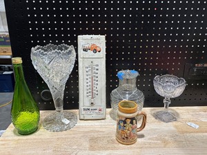 lot 2 image: Vintage Sun Dairy Thermometer and other Collectibles