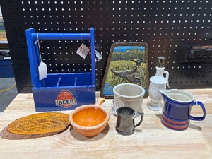 lot 8 image: Vintage and Decorative Home DecorKitchen Items