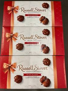 lot 252 image: Trol - Pecan Delights Gift Boxes - Russell Stover 3-Pack