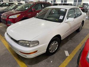 lot 8 image: 1994 Toyota Camry LE