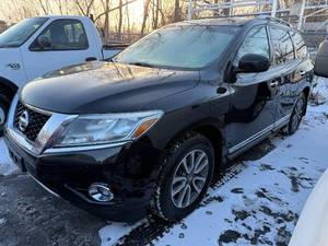 lot 18 image: 2012 Nissan Pathfinder SL 4x4