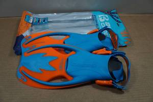 lot 66 image: Cressi BluLove Swim Fins - Kids LXL