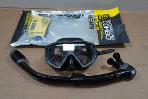 lot 69 image: Cressi Pano 3 Mask and Snorkel Set