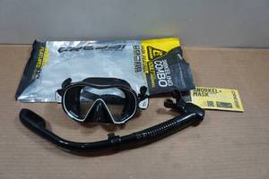 lot 71 image: Cressi Mask and Snorkel Set