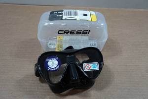 lot 73 image: Cressi F1 Frameless Snorkel Mask
