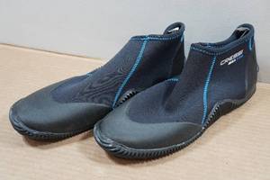 lot 81 image: Cressi Ibiza 3mm Snorkel Boots - Mens 12, Womens 13