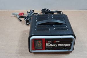lot 105 image: Schumacher 62 Amp Battery Charger