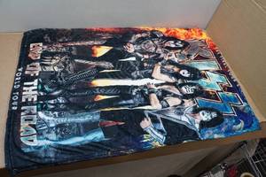 lot 120 image: KISS End of the Road Tour Blanket