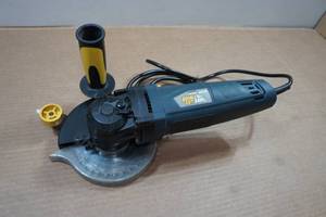 lot 122 image: Chicago Electric Corded Double Cut Saw