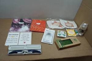 lot 152 image: Assorted Dcor and Accessories