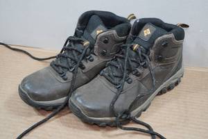 lot 166 image: Columbia Hiking Boots - Mens 7.5