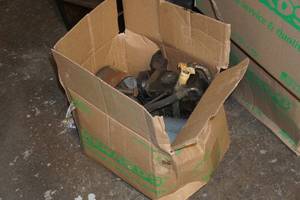 lot 213 image: Assorted Automotive - Air Conditioner, Jack Stand, Electric Motor