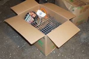 lot 216 image: Housewares - Cabelas Knife, Bookends, Cast Iron Plant Mount