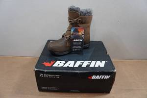 lot 12 image: Baffin Eldora Winter Boots - Womens 6