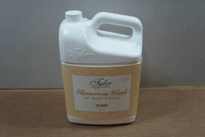 lot 18 image: Tyler Glamorous Wash Icon Laundry Detergent