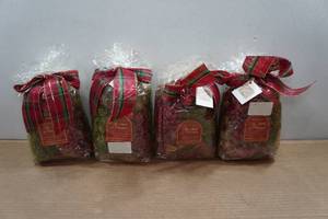 lot 19 image: Aromatique Decorative Fragrance