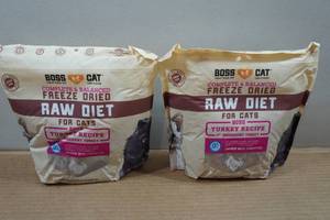 lot 43 image: Boss Cat Freeze Dried Turkey Recipe Treats