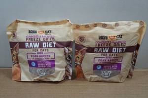 lot 44 image: Boss Cat Freeze Dried Pork Recipe Treats