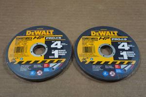 lot 48 image: DeWalt 4-12 Cut Off Wheels