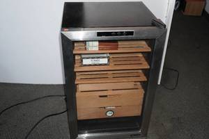lot 57 image: NewAir Thermoelectric Cigar Cooler - CC-300