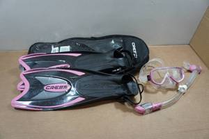 lot 59 image: Cressi Fin, Snorkel, and Mask Set