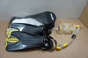 lot 60 image: Cressi Fin, Snorkel, and Mask Set