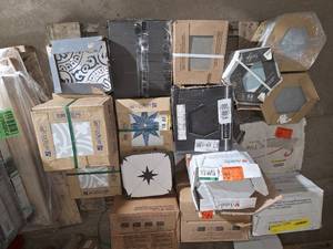 lot 33 image: Pallet mixed specialty tile