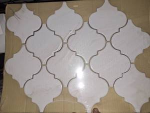 lot 39 image: Whisper white arabesque mosaic tile