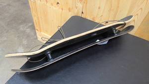 lot 21 image: Snow Skateboard