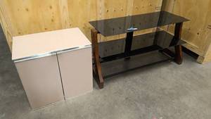 lot 231 image: Metal, glass, and wood TV stand, and Glass and mirrored end table