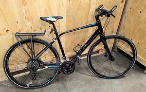 lot 39 image: Specialized Sirrus Adult Bike