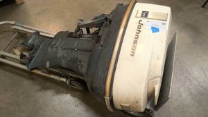lot 41 image: Johnson 40 HP  boat motor