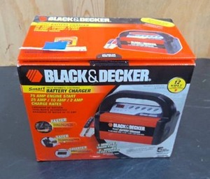lot 43 image: Black and Decker Smart Battery Charger