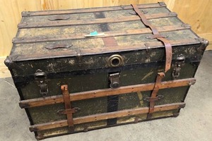 lot 55 image: Vintage trunk